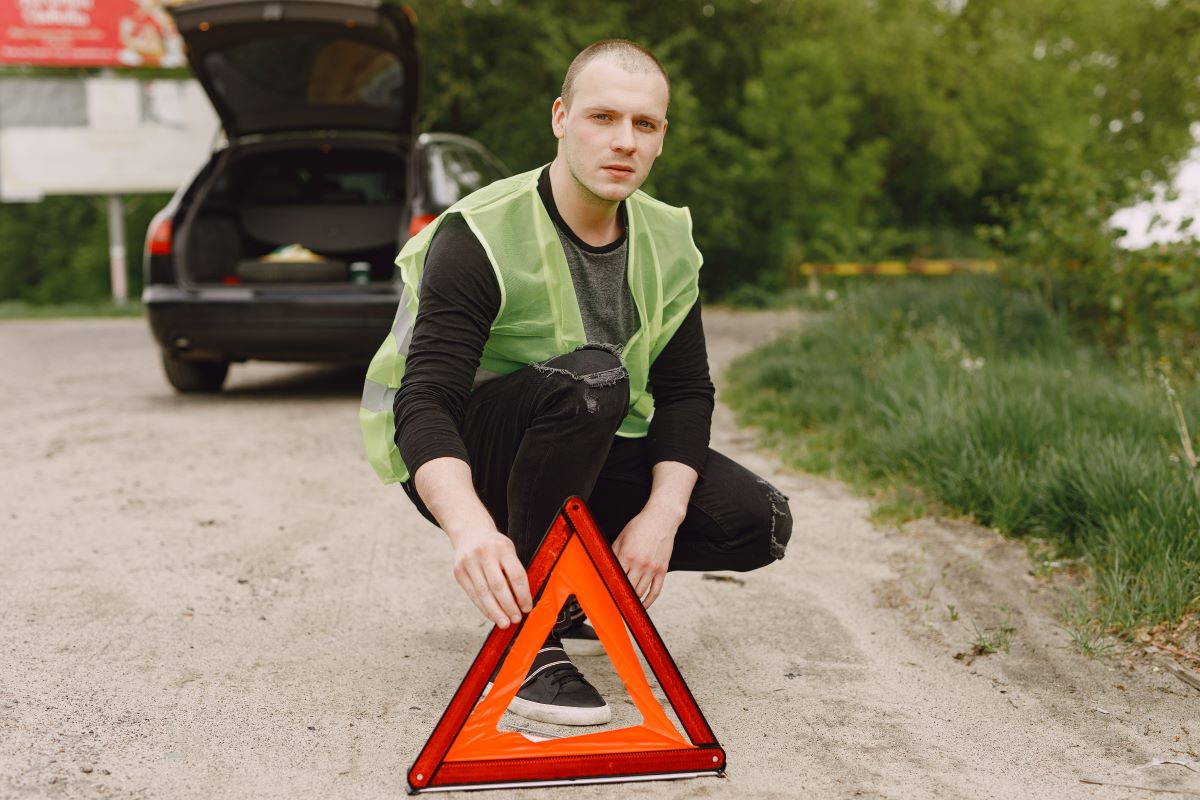 Obowiązkowe wyposażenie samochodu w Polsce i za granicą